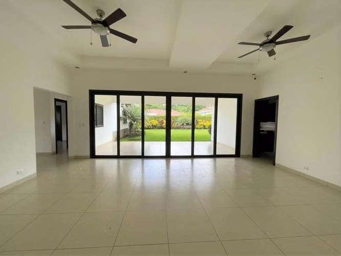 Se Vende Casa con Piscina en Condominio en Santo Domingo. U$400,000 dolares - Imagen 5