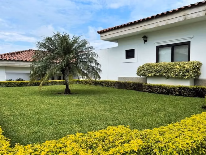 Se Vende Casa con Piscina en Condominio en Santo Domingo. U$400,000 dolares - Imagen 17