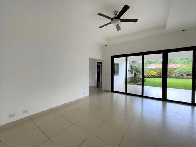 Se Vende Casa con Piscina en Condominio en Santo Domingo. U$400,000 dolares - Imagen 7
