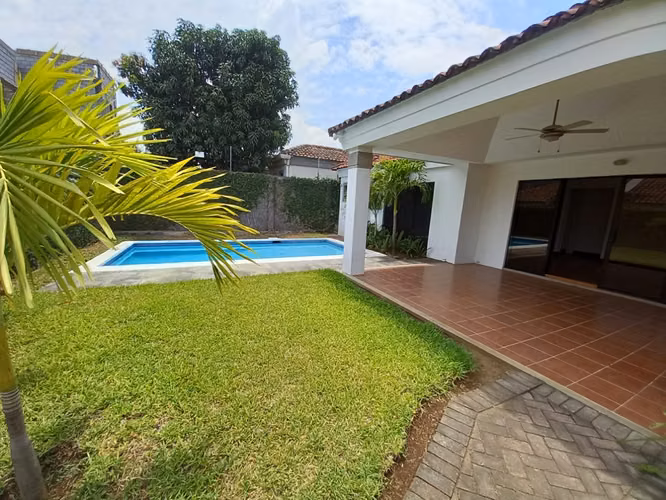 Se renta casa en Las Cumbres – Condominio privado (Managua) - Imagen 15