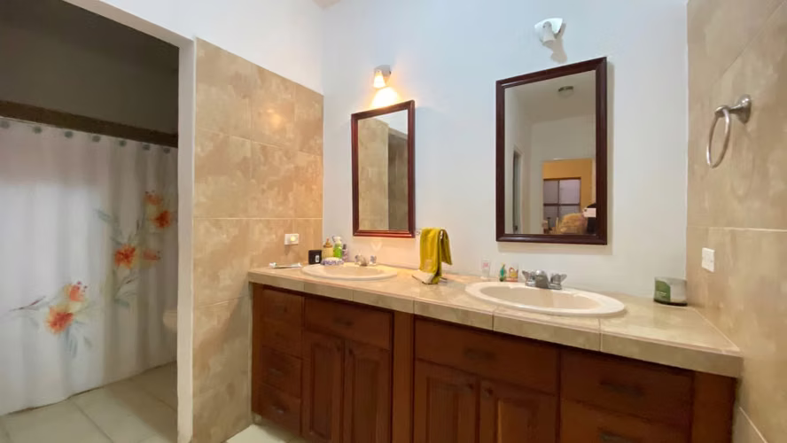Hermosa casa en venta en Carretera Sur.