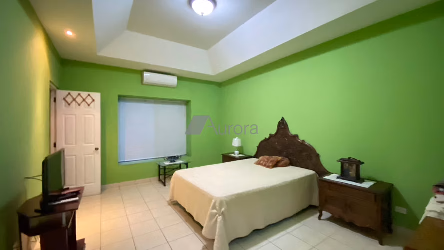 Hermosa casa en venta en Carretera Sur.