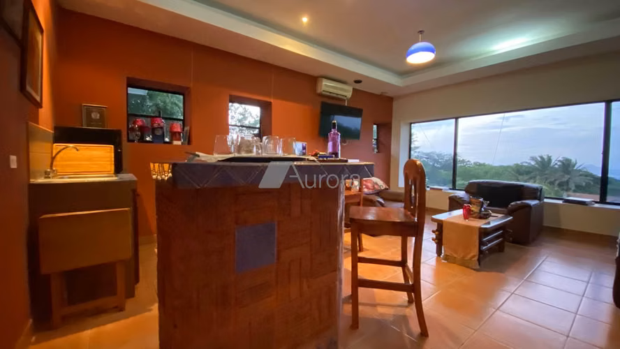 Hermosa casa en venta en Carretera Sur.