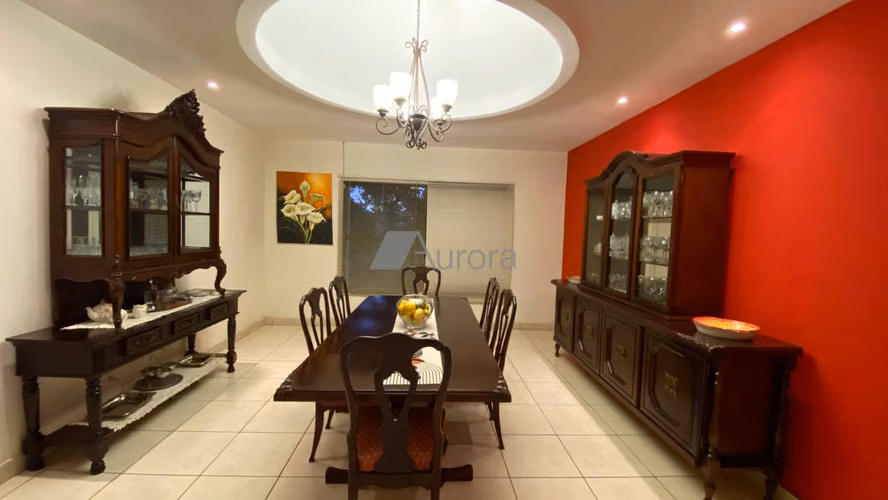 Hermosa casa en venta en Carretera Sur.