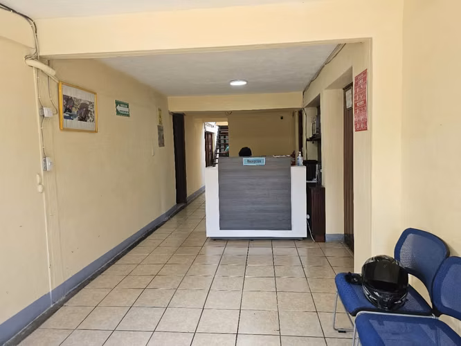 Edificio de dos plantas para oficinas