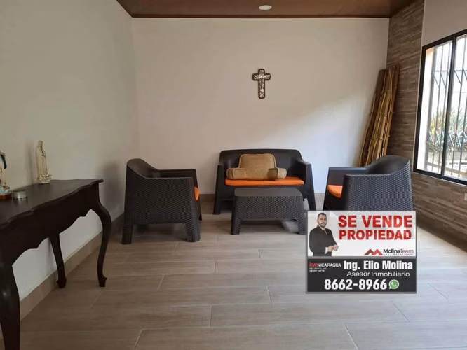En venta propiedad única en Colonia Centroamérica: Casa principal + 3 apartamentos independientes