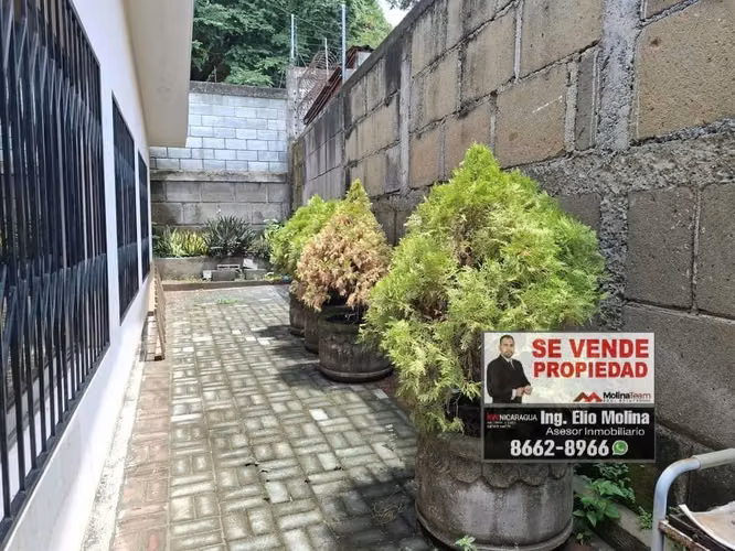 En venta propiedad única en Colonia Centroamérica: Casa principal + 3 apartamentos independientes