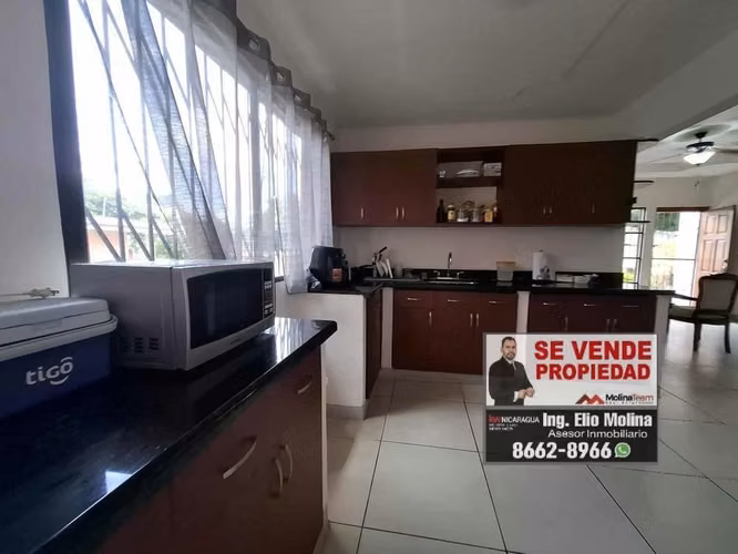 En venta propiedad única en Colonia Centroamérica: Casa principal + 3 apartamentos independientes