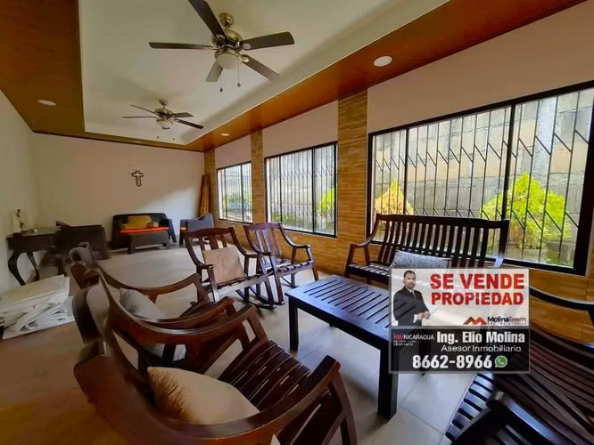 En venta propiedad única en Colonia Centroamérica: Casa principal + 3 apartamentos independientes
