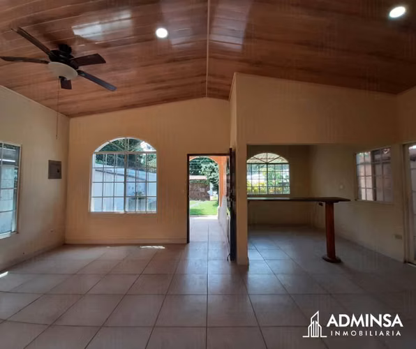 Gran Oportunidad en Nindirí: Casa con Jardín, Terraza y Precio Negociable - Imagen 5