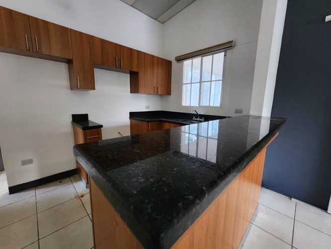  Casa en Venta – Residencial Versalles, Km 13 Carretera a Masaya FP