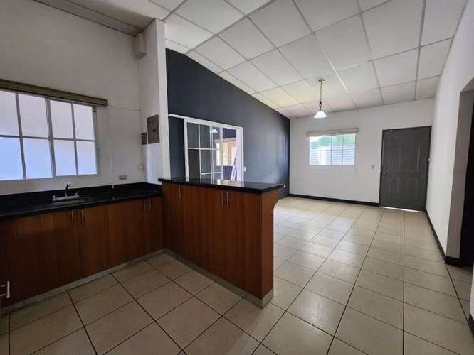  Casa en Venta – Residencial Versalles, Km 13 Carretera a Masaya FP