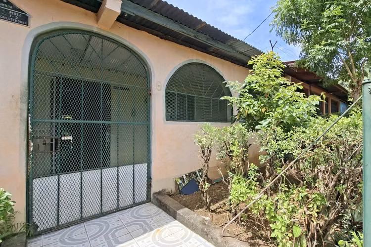 SE VENDE CASA EN Bo. EL PILAR Con proposito comercial - Pista Héroes y Mártires de la Insurrección