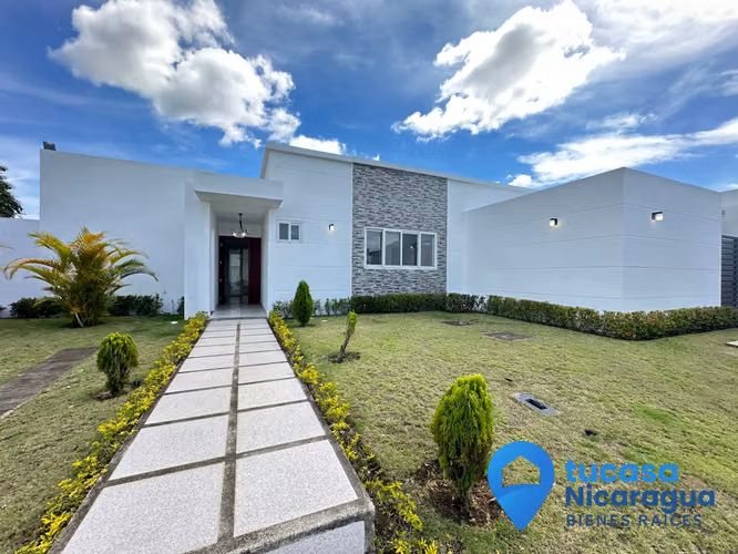 Casa en Renta en Las Colinas Managua