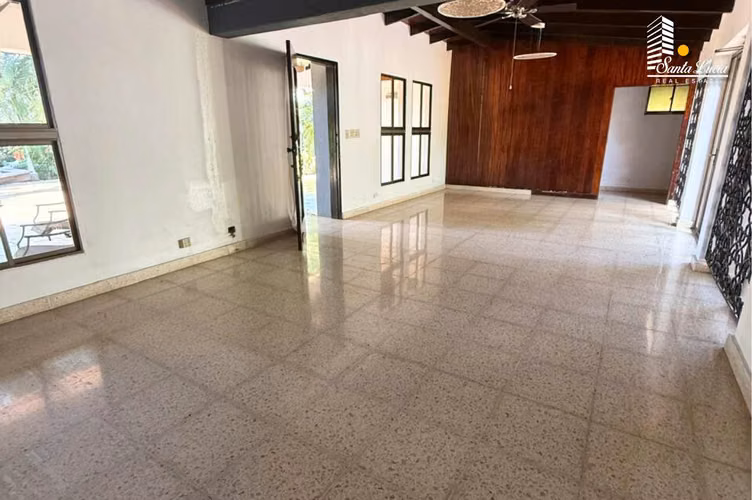Preciosa Casa con Vista esquinera - LL