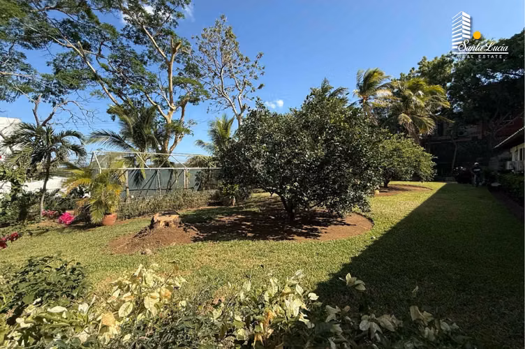 Preciosa Casa con Vista esquinera - LL