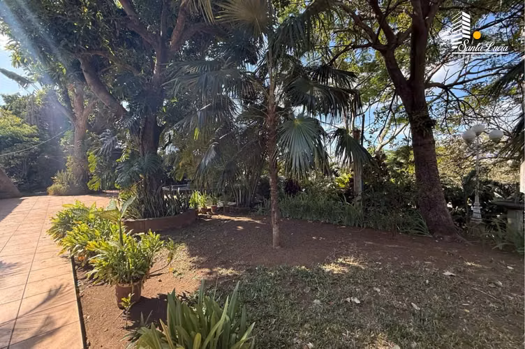 Preciosa Casa con Vista esquinera - LL