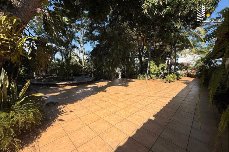 Preciosa Casa con Vista esquinera - LL