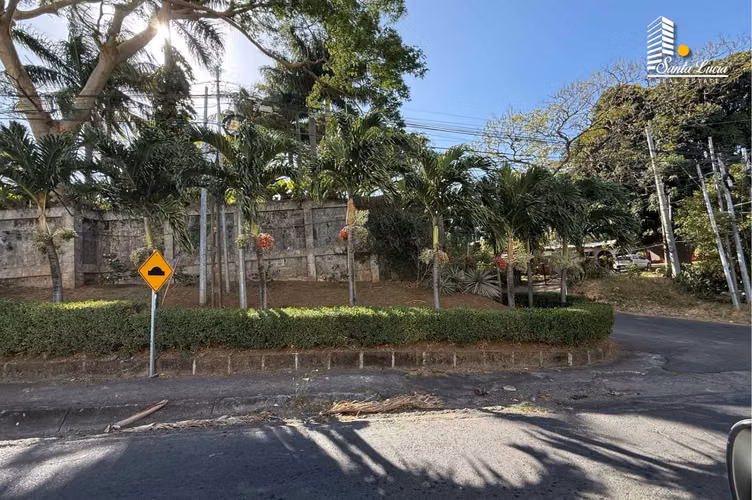 Preciosa Casa con Vista esquinera - LL
