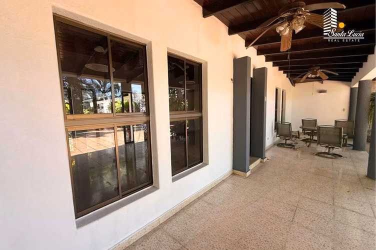 Preciosa Casa con Vista esquinera - LL