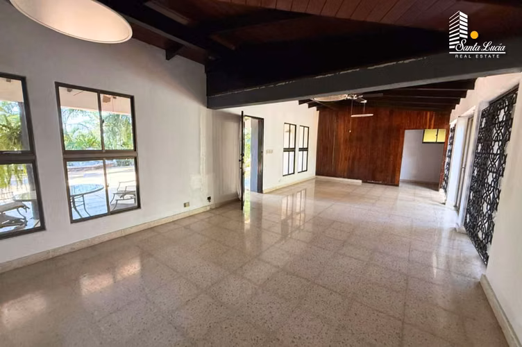 Preciosa Casa con Vista esquinera - LL