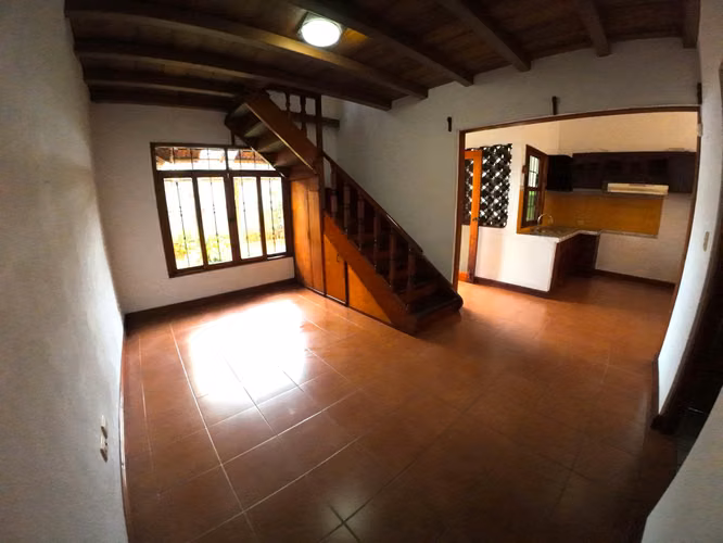 CB - Casa lindo diseño y en excelente mantenimiento Bo 25 aniversario