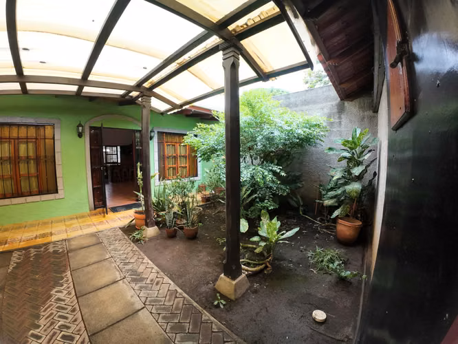 CB - Casa lindo diseño y en excelente mantenimiento Bo 25 aniversario