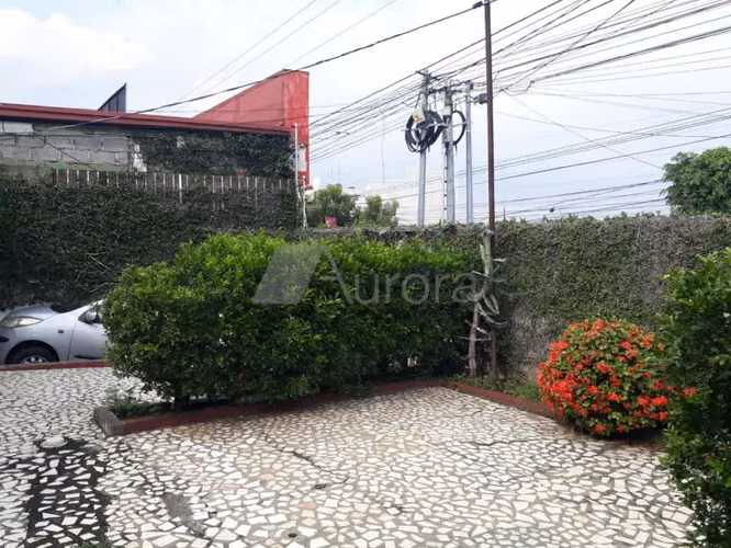 Casa en venta en calle principal de Altamira.