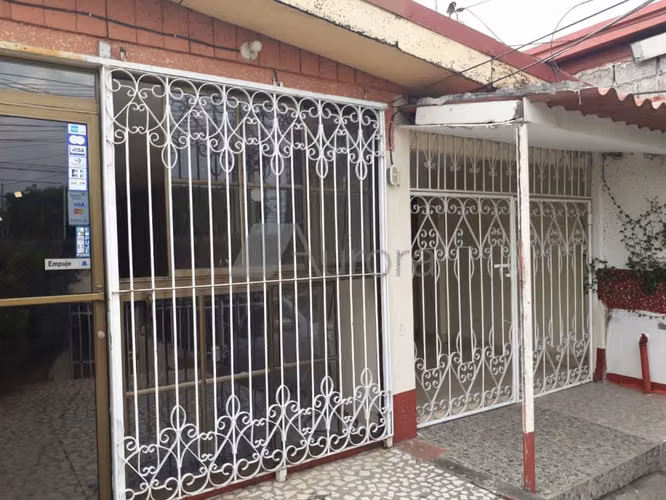 Casa en venta en calle principal de Altamira.