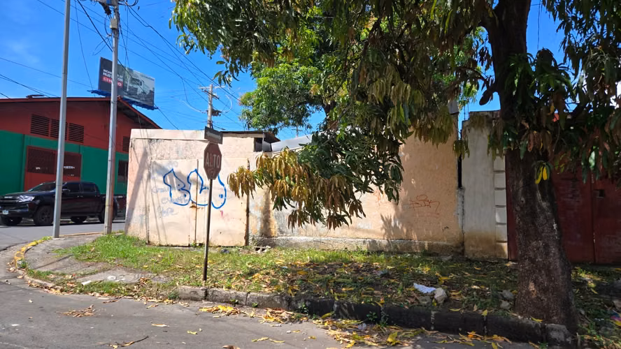 CASA ESQUINERA CARRETERA NORTE