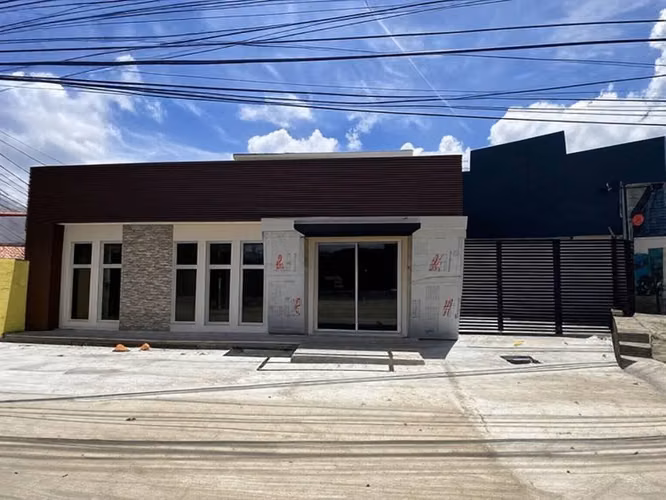 Renta de Espacio Comercial en Santo Domingo!! MP