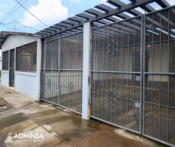 Amplia Casa Familiar en Zona Tranquila de Ciudad Doral