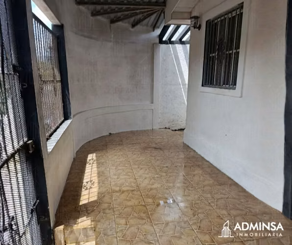Amplia Casa Familiar en Zona Tranquila de Ciudad Doral