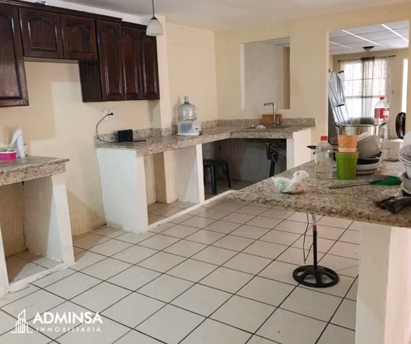 Amplia Casa Familiar en Zona Tranquila de Ciudad Doral