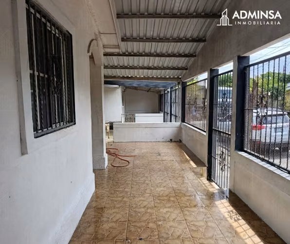 Amplia Casa Familiar en Zona Tranquila de Ciudad Doral