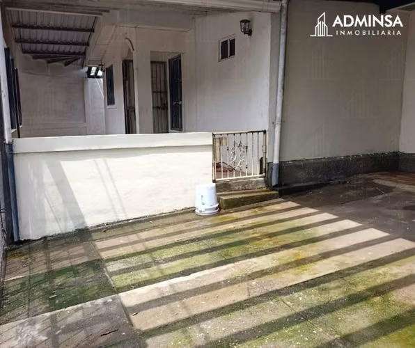 Amplia Casa Familiar en Zona Tranquila de Ciudad Doral