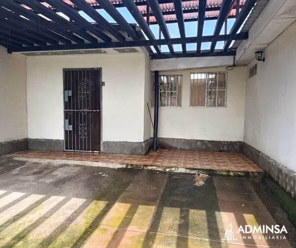 Amplia Casa Familiar en Zona Tranquila de Ciudad Doral