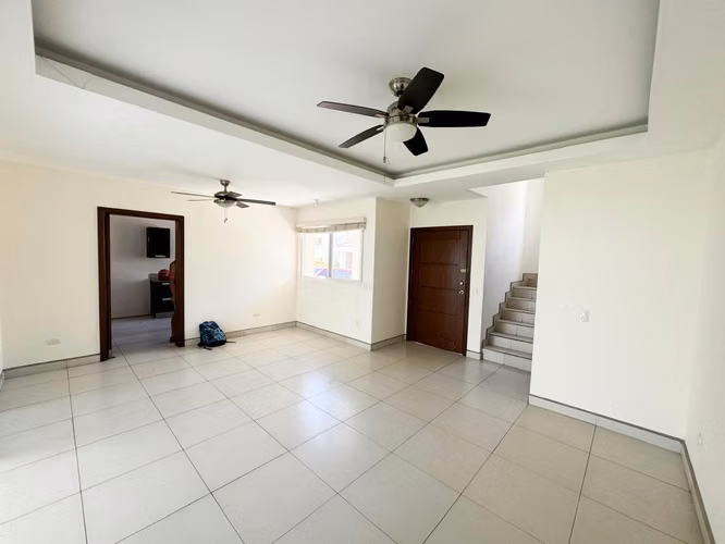 Casa en Renta – Santo Domingo, Managua (Condominio Privado)