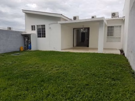 Rento Casa Moderna en Santo Domingo – Managua (Condominio Privado)