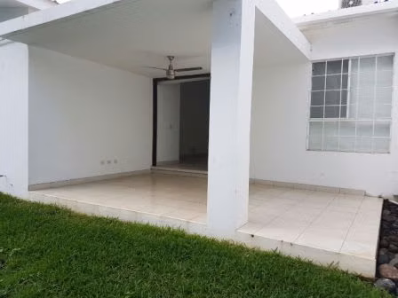 Rento Casa Moderna en Santo Domingo – Managua (Condominio Privado)