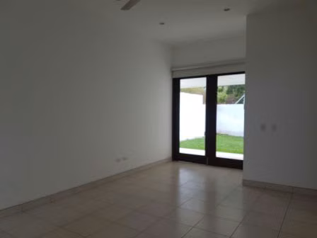 Rento Casa Moderna en Santo Domingo – Managua (Condominio Privado)