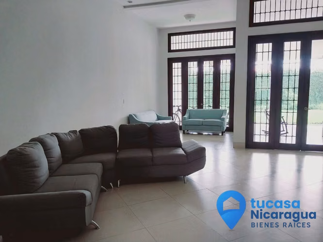 Rento Casa en Santo Domingo – Moderna Colonial con Finos Acabados