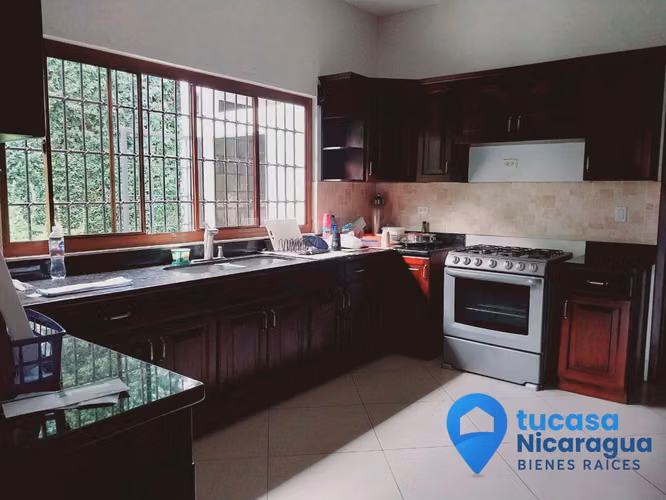 Rento Casa en Santo Domingo – Moderna Colonial con Finos Acabados