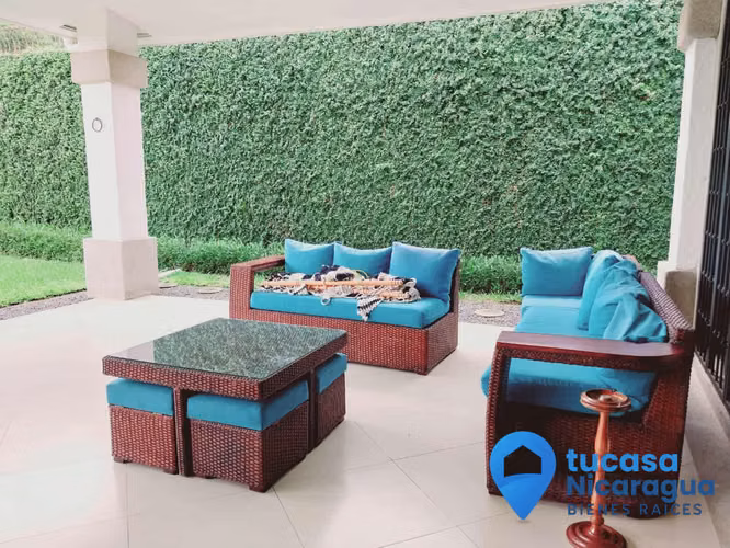Rento Casa en Santo Domingo – Moderna Colonial con Finos Acabados