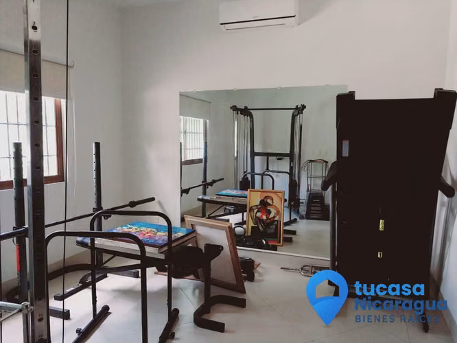 Rento Casa en Santo Domingo – Moderna Colonial con Finos Acabados