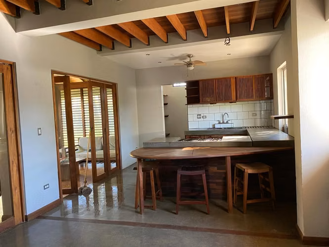 YA-Vendo bonita casa en carretera sur.
