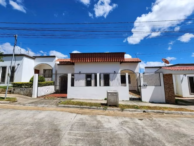 EN VENTA – Casa en Cumbres de Cedro Galán, Carretera Vieja a León