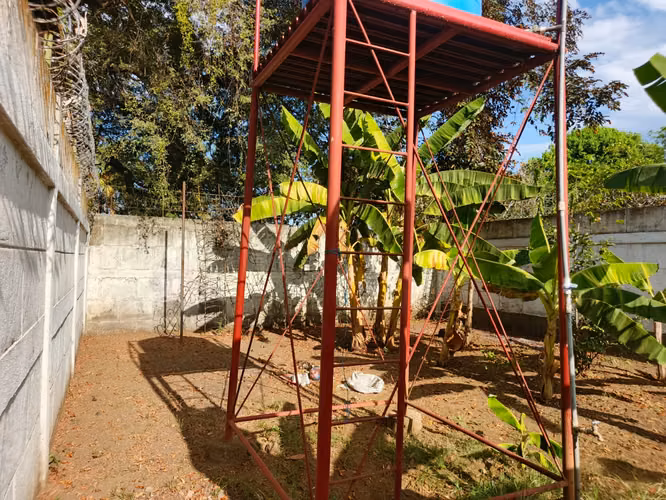 NINDIRI: SE VENDE CASA CÉNTRICA PARA NEGOCIO O VIVIENDA.