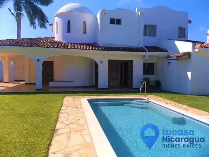 Rento casa con piscina en Santo Domingo, Managua – Estilo Santorini en condominio privado
