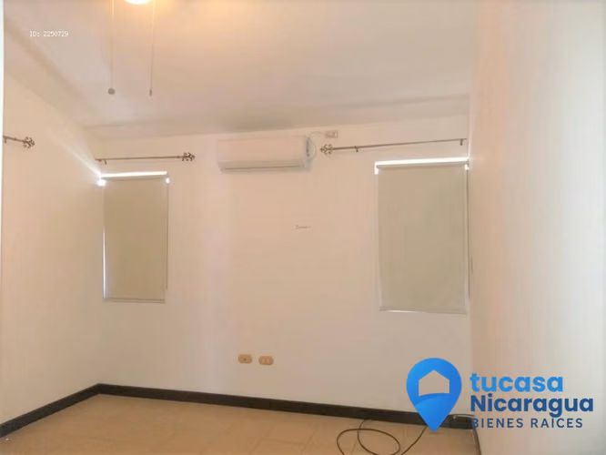 Rento casa con piscina en Santo Domingo, Managua – Estilo Santorini en condominio privado - Imagen 5